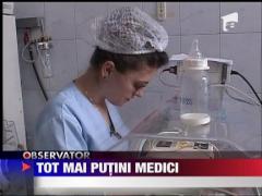 Tot mai putini medici