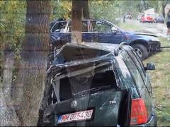 Un politist si doi oameni au ajuns la spital