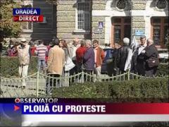 Ploua cu proteste