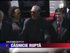 Morgan Freeman a redevenit burlac