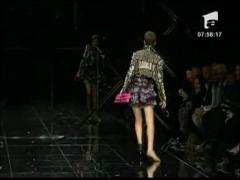 Greu cu tocurile pe podium