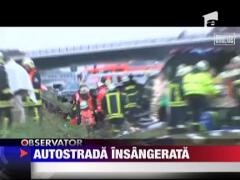Autostrada insangerata! Autocar distrus