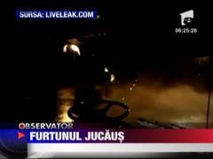 Furtun scapat de sub control