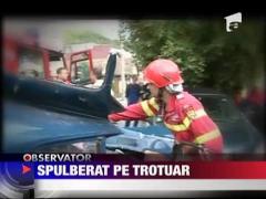 Spulberat pe trotuar