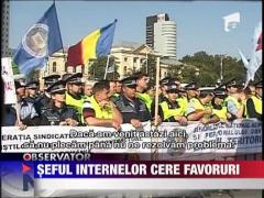 Seful Internelor cere favoruri