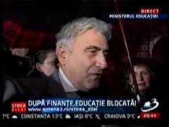 Profesorii protesteaza la Ministerul Educatiei