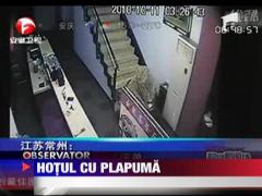 La furat, cu plapuma in cap