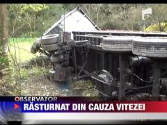 TIR rasturnat din cauza vitezei