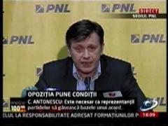 Crin Antonescu: "Traian Basescu este om politic slab, care nu mai controleaza nimic in afara de conducerea SRI