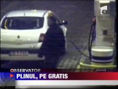 Doi barbati au facut plinul la masina dupa care au fugit
