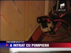 A intrat cu pompierii in casa