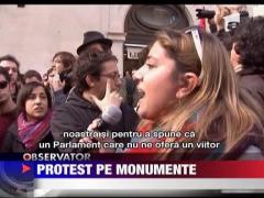 Turnul din Pisa si Colosseum-ul, asediate de studentii