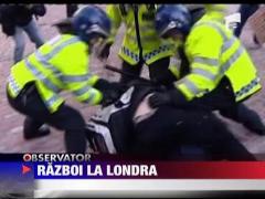 Razboi la Londra! Charles si Camilla, atacati de studenti