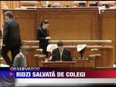 Ridzi salvata de colegi