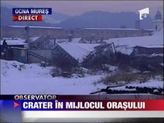 Un crater de zeci de metri a inghitit un supermarket in Ocna Mures