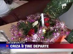 Criza ii tine departe