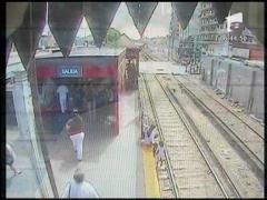 Salvata din fata trenului