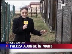 Faleza din Eforie Sud ajunge in mare
