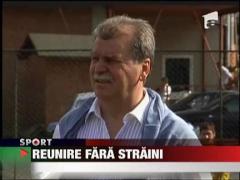 Rapid, reuniune fara straini