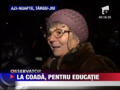 Zeci de parinti din Targu Jiu au facut noapte alba ca sa isi inscrie copii la scoala