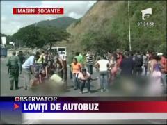 IMAGINI SOCANTE /  Un autobuz au intrat in plin intr-un grup de protestatri