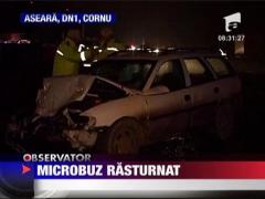 Un microbuz cu 17 pasageri s-a rasturnat pe DN1