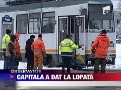 Soferii si autoritatile au inceput saptamina cu lopata in mana