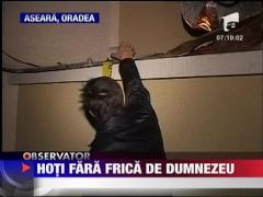 Doi tineri au incercat sa fure placile de cupru de pe acoperisul unei biserici