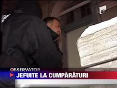 Femeil jefuite la cumparaturi de un clan mafiot