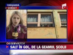 Un elev a sarit de la etajul scolii