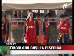 Tricolorii dusi la biserica