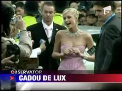 Paris Hilton a implit 30 de ani