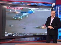 IMAGINI SOCANTE! Motocicleta spulberata de o masina