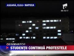 Studentii continua protestele