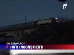 Trei hoti de cablu au pus in pericol circulatia trenurilor