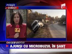 Microbuz rasturnat in sant
