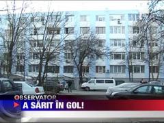 S-a aruncat de la balcon de necaz