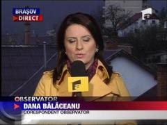 Ursii gunoieri de la Busteni au coborat sa ia masa in oras