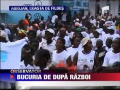 Femeile au dansat de bucurie in Coasta de Fildes