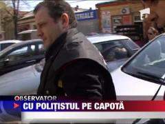 Buzau: Un politist a fost urcat pe capota de un sofer tupeist