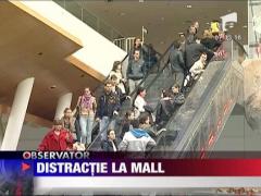 Mallurile, deschise si de Paste