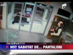 Hot cu pantalonii in vine