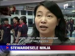 Stewardesele companiei Hong Kong Airlines iau cursuri de arte martiale