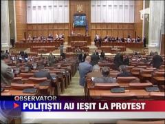 UPDATE / Protest spontan al politistilor in fata Palatul Parlamentului