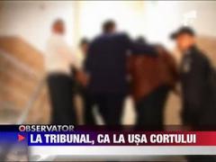 Scandal ca la usa cortului in fata Tribunalului din Suceava!