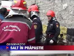 Au plonjat cu masina 30 de metri intr-o rapa