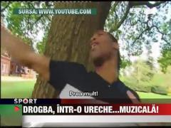 Dider Drogba a cantat la chitara