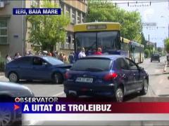 Un bucurestean a intrat cu masina intr-un troleibuz in Baia Mare
