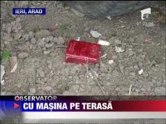 O femeie la volan a intrat cu autoturismul intr-o terasa‎