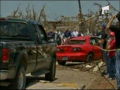 Obama, alaturi de victimele tornadelor